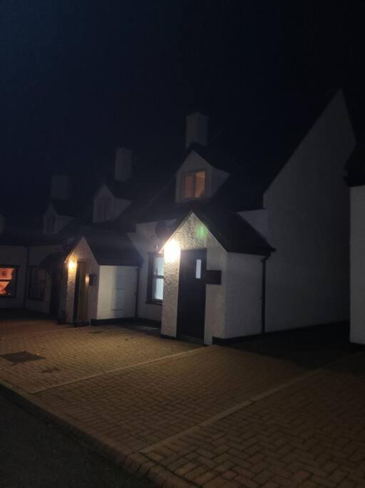 Cottage By The Sea Greencastle グリーンキャッスル エクステリア 写真